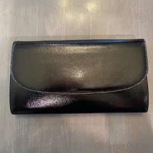 Black clutch